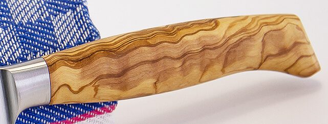 Coltello Santoku da 16 cm con manico in legno d'olivo