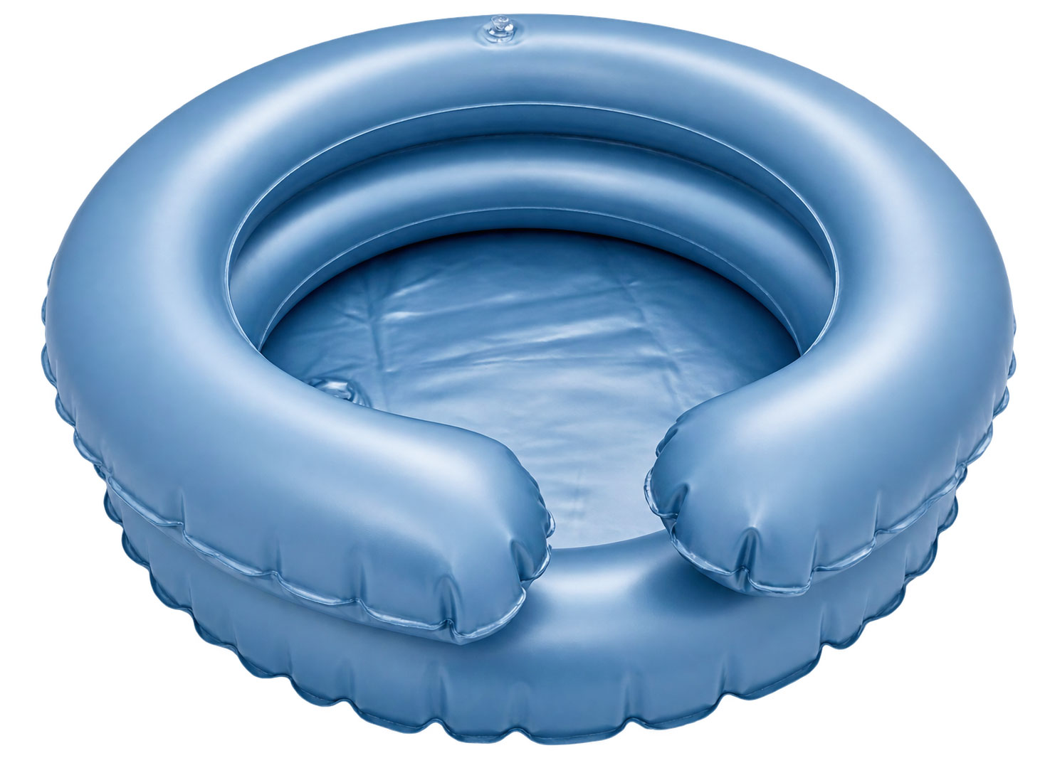 Ein blauer, aufgeblasener Schwimmring mit einem kreisförmigen Durchmesser und einem eingestellten Innenbereich. Die Oberfläche ist glatt und glänzend, ohne Hintergrunddetails.