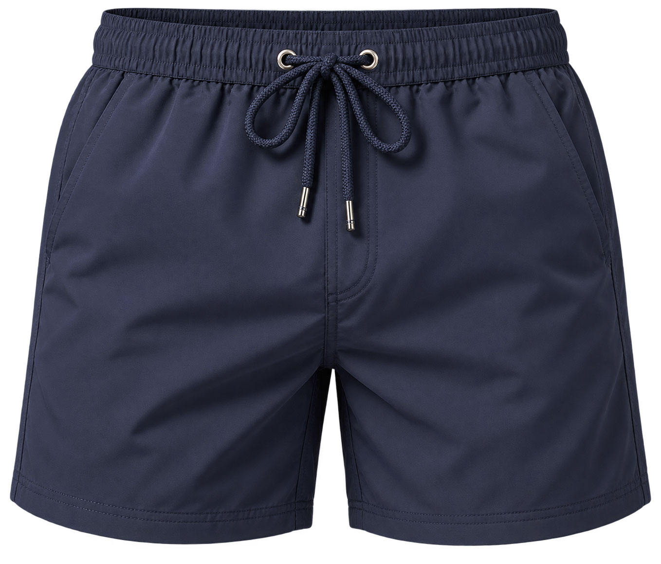 Badeshorts in dunkelblauem Farbton. Sie haben einen elastischen Bund mit Kordelzug und zwei seitliche Taschen. Die Oberfläche ist glatt und glänzend, ohne weitere Verzierungen.