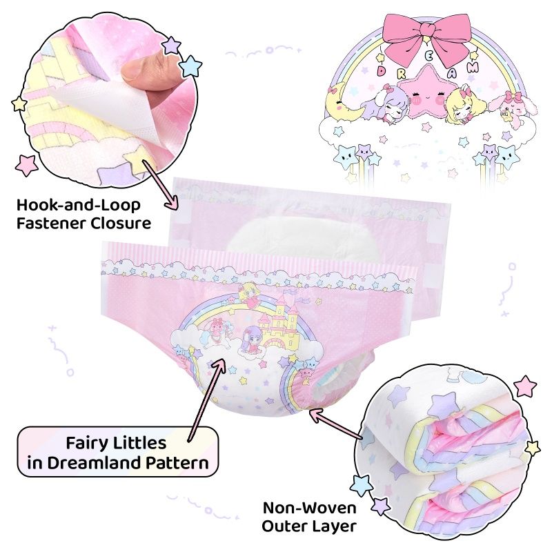 Wickelprodukt mit einem bunten, phantasievollen Motiv auf der Vorderseite. Es zeigt ein zauberhaftes Design mit verschiedenen Farben und Materialien. Zudem sind spezielle Verschlussdetails und eine nicht gewebte Außenschicht prominent.