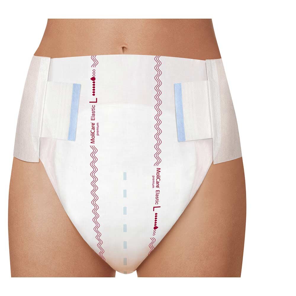 Eine weiße Inkontinenzunterwäsche mit Klettverschlüssen auf beiden Seiten wird am Becken präsentiert. Der Aufdruck zeigt den Markennamen -MoliCare Elastic L- und einige grafische Elemente. Der Hintergrund ist neutral.