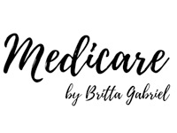 Medicare by Britta Gabriel ist ein geschriebener Schriftzug, der den Namen -Medicare- in eleganten, geschwungenen Buchstaben zeigt, gefolgt von -by Britta Gabriel- in einer simpler Schrift. Der Hintergrund ist weiß.