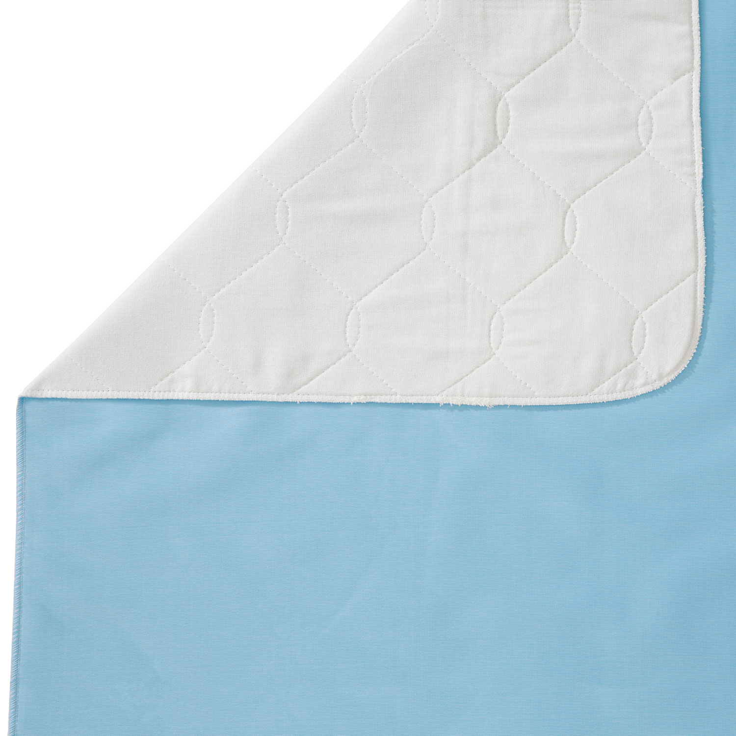 Blaues, wasserabweisendes Tuch mit einer weißen, gepolsterten Oberseite. Die Kante ist sauber genäht. Einfache, elegante Gestaltung, geeignet für Inkontinenzprodukte oder Babys.