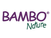 Bamboo Nature ist ein Markenlogo, das den Schriftzug -BAMBO- in lila und -Nature- in grün zeigt. Der Hintergrund ist weiß, was das Logo klar hervorhebt.