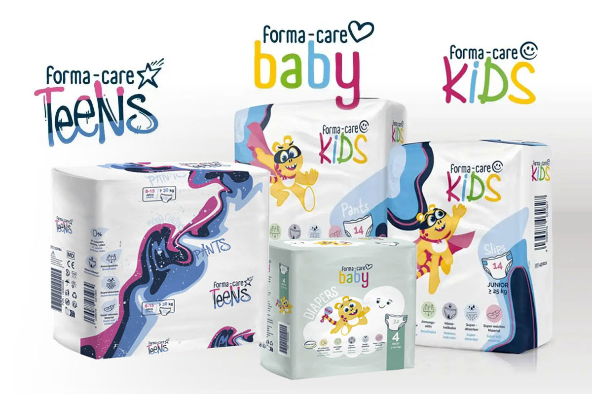 Diverse Packungen von Windeln und Pflegeprodukten sind angeordnet. Unter den Marken -forma-care Teens,- -forma-care Baby- und -forma-care Kids- erscheinen sie mit bunten Designs und Charakteren.