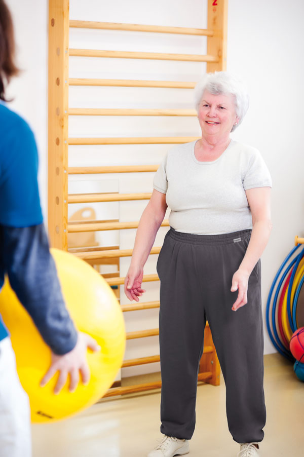 CareActive Pflegeoverall Jogging, im Altag