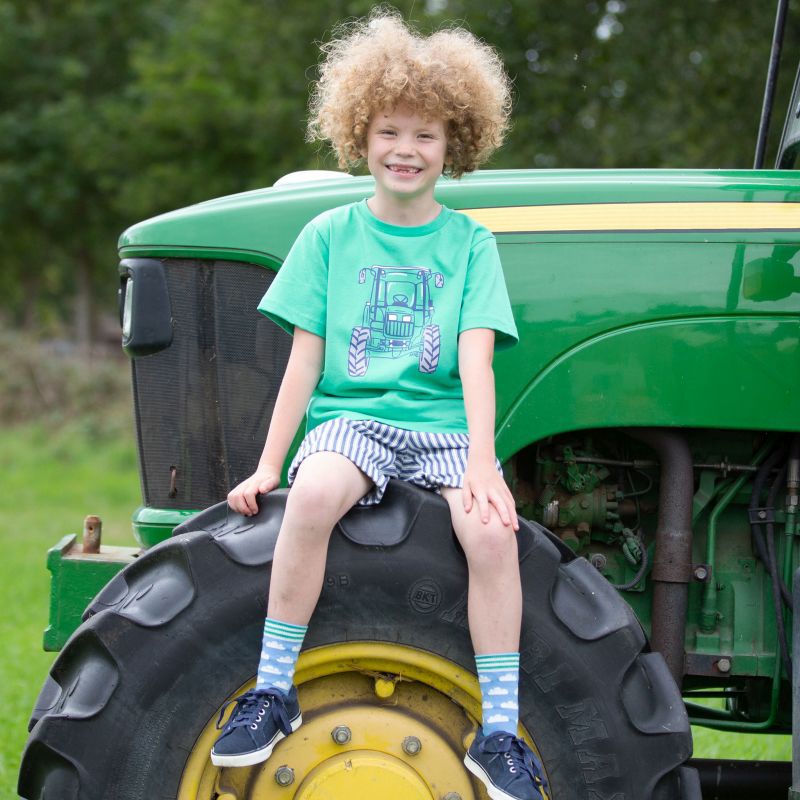 Grünes Jungs-Shirt mit coolem Traktor