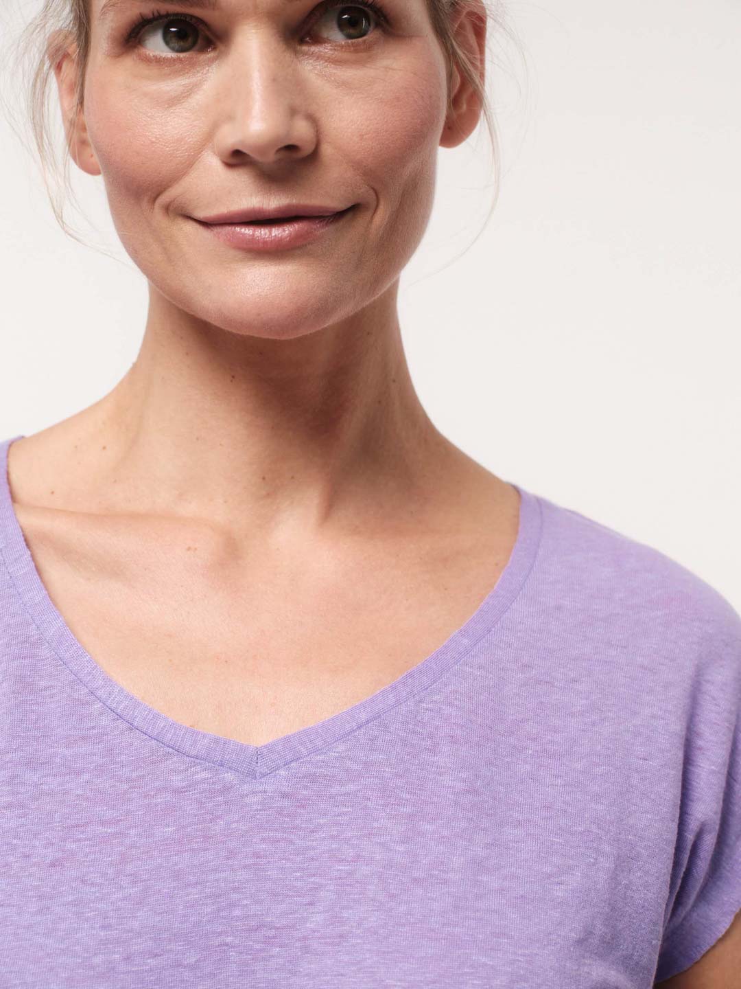 Kurzarm-Shirt mit V-Ausschnitt lilac