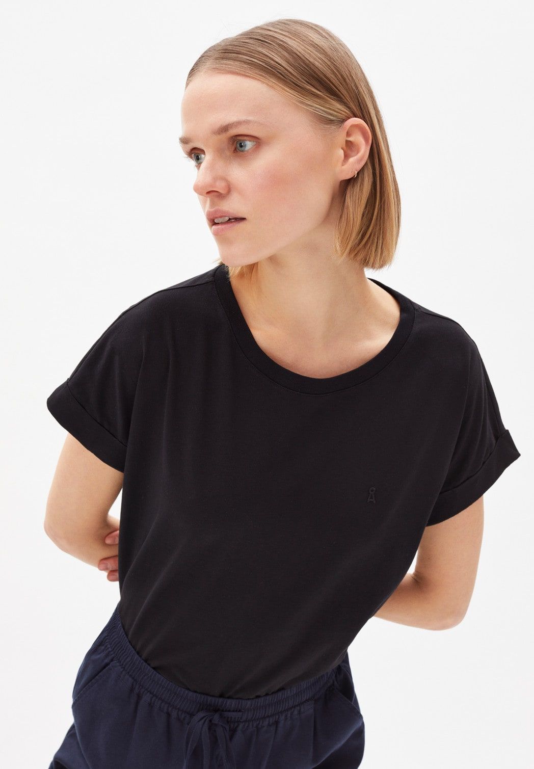 Basic Damen-Shirt IDAARA black