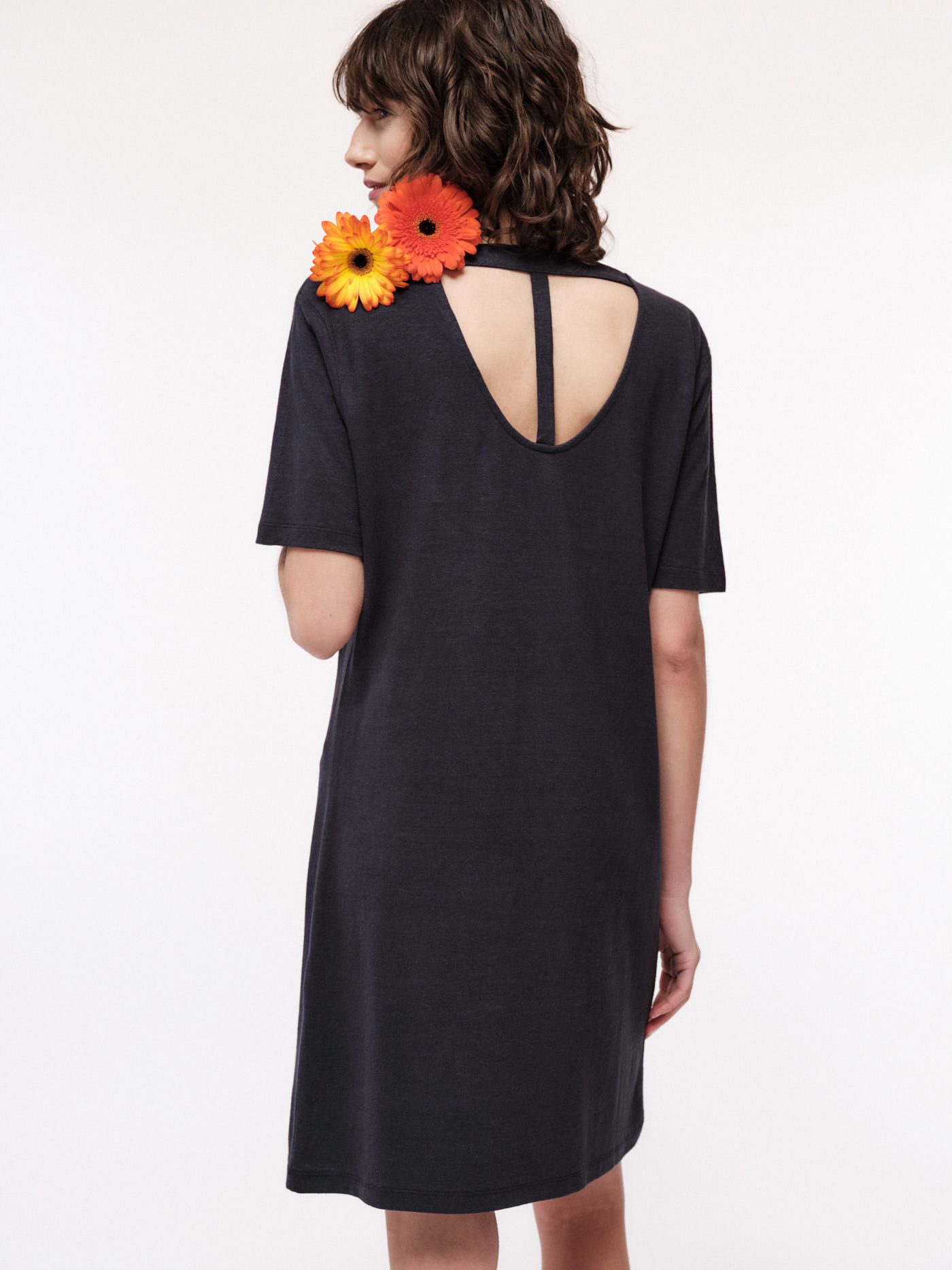 Kurzarm-Kleid mit Rückenausschnitt atlantic
