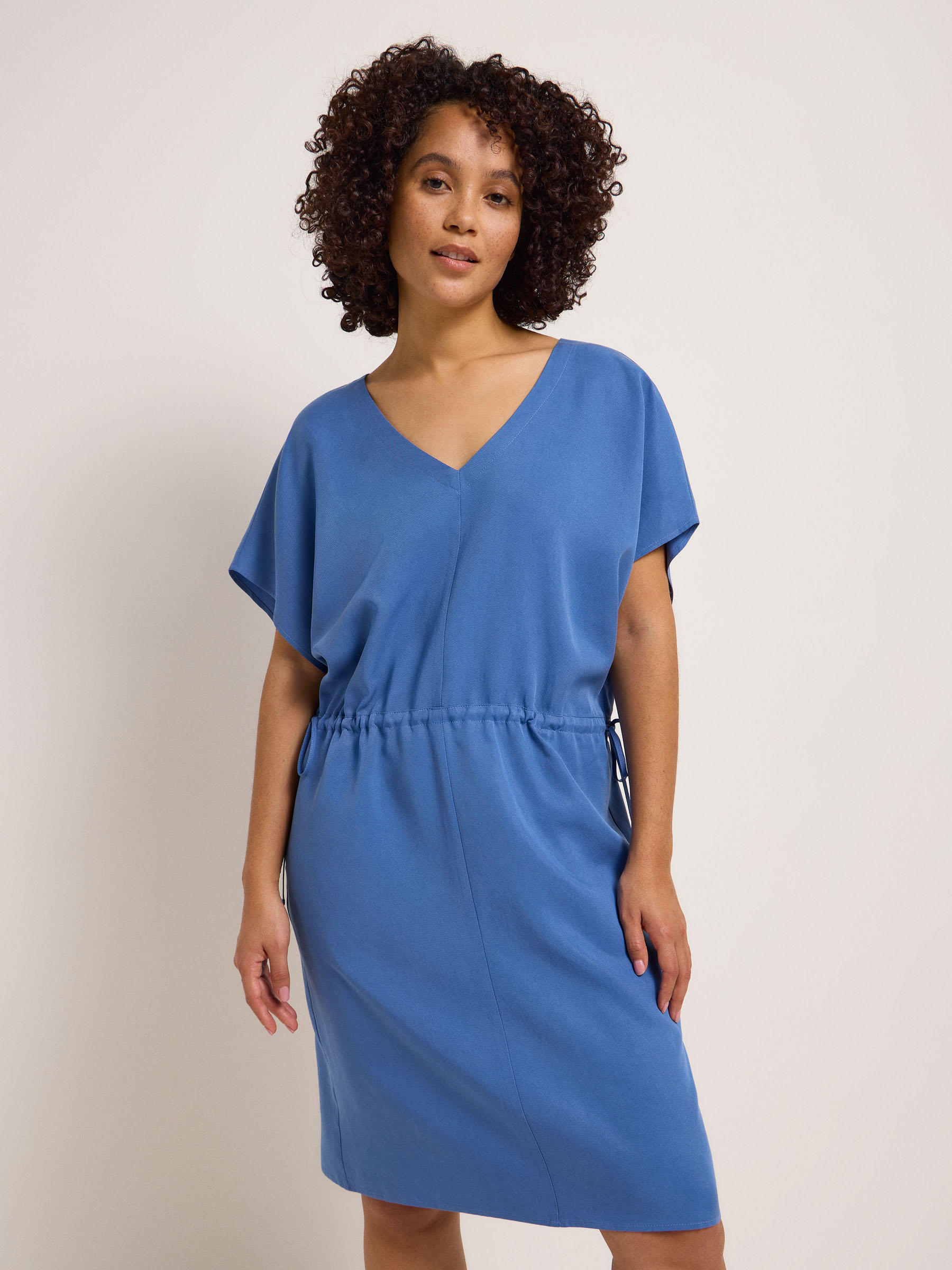 Kleid mit V-Ausschnitt blue