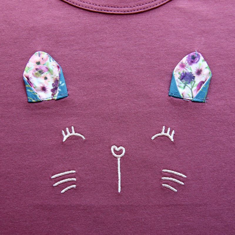 Süßes Shirt mit Katzengesicht malve