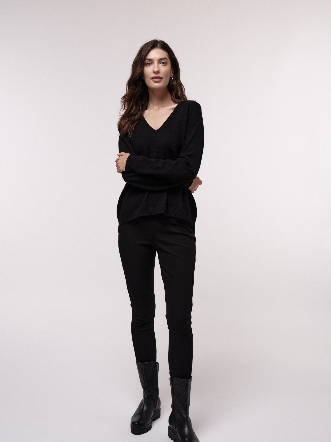 Damen-Pullover mit V-Ausschnitt black mit Wolle