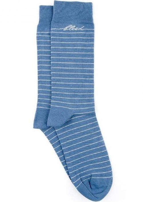 Hellblau-weiß geringelte Socken