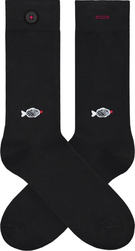 Schwarze Socken mit Fisch-Stickerei