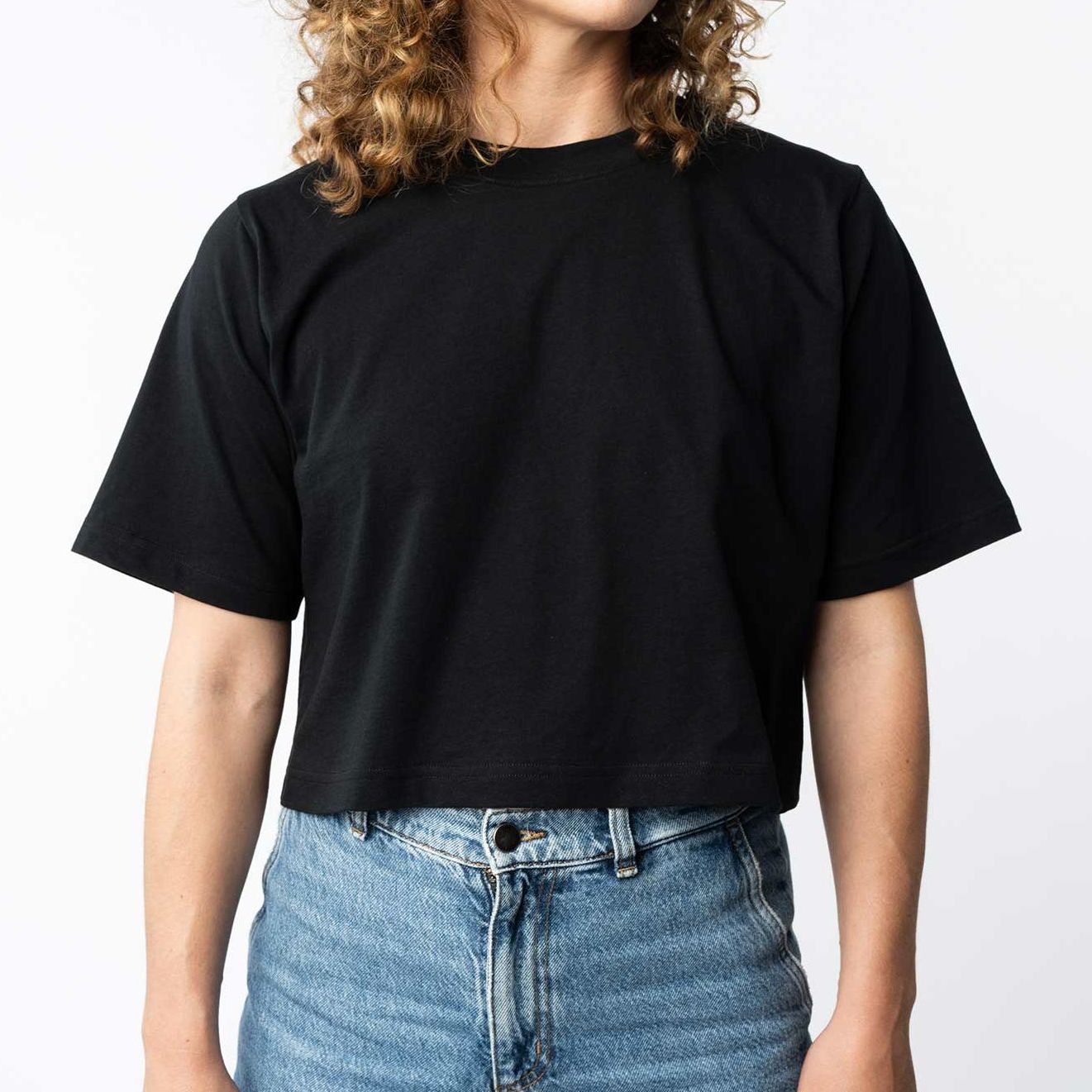 Cropped T-Shirt DESNA schwarz