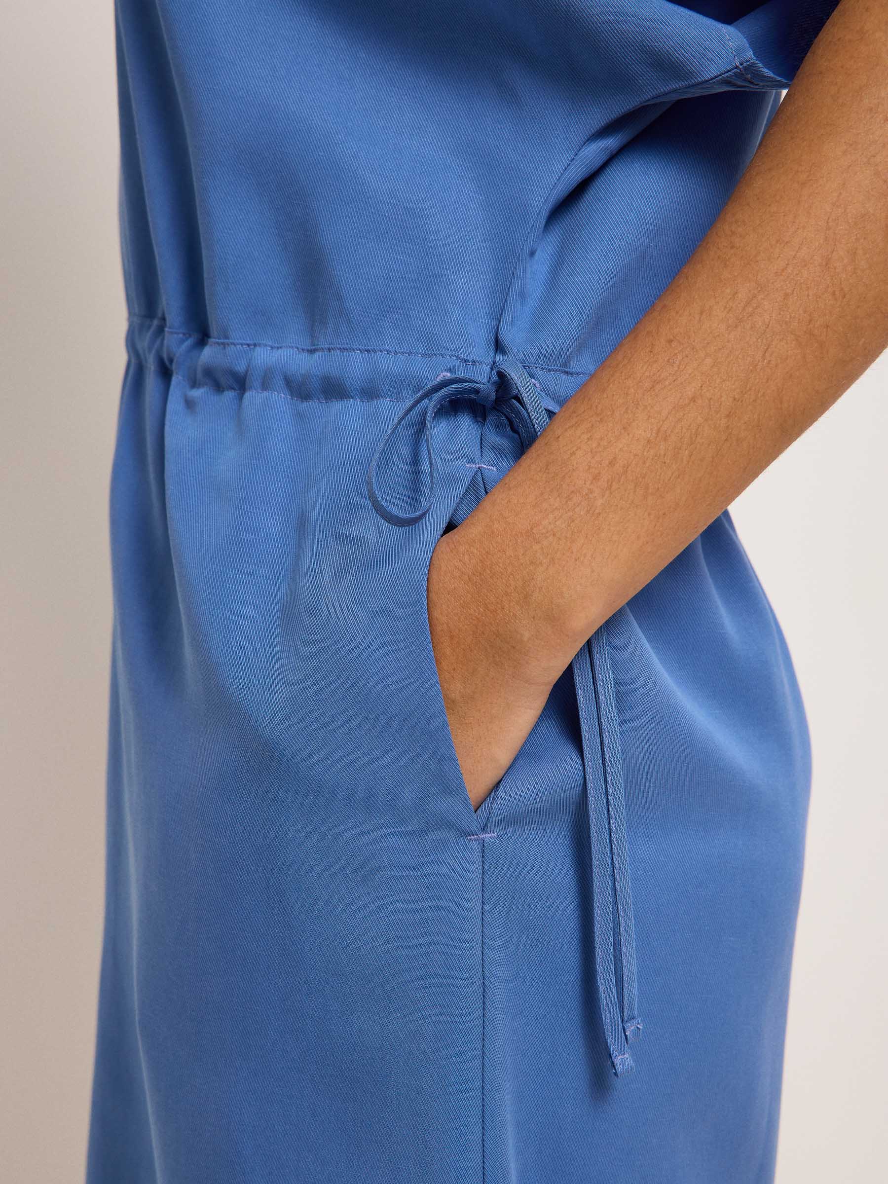Kleid mit V-Ausschnitt blue