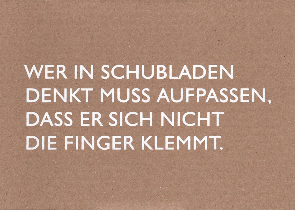 Pappcard-Postkarte "Wer in Schubladen denkt muss aufpassen, dass ..."