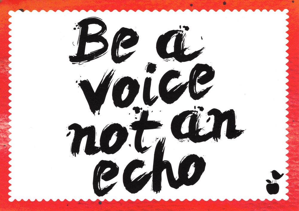 Postkarte "Be a voice not an echo"