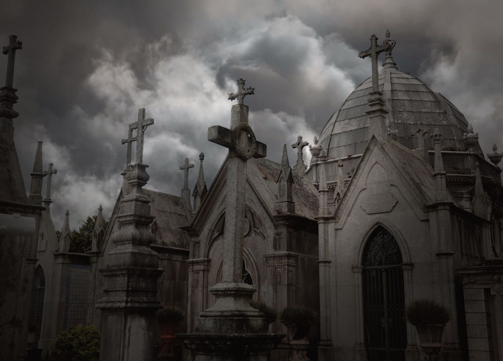 Postkarte "Dramatischer wolkiger Friedhof" Postkarte "Dramatischer wolkiger Friedhof"