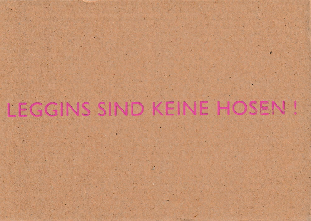 Pappcard-Postkarte "Leggins sind keine Hosen!" Pappcard-Postkarte "Leggins sind keine Hosen!"