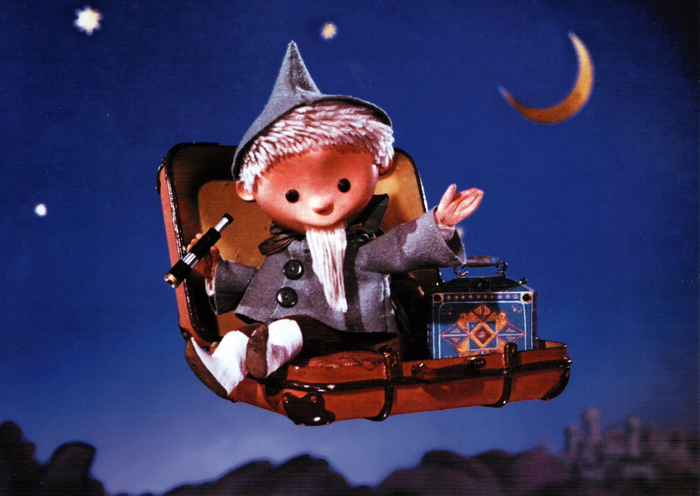 Postkarte "Unser Sandmännchen: Sandmännchen im fliegenden Koffer" Postkarte "Unser Sandmännchen: Sandmännchen im fliegenden Koffer"