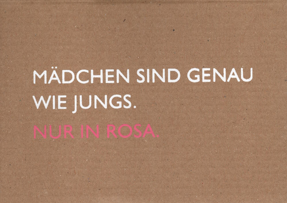 Pappcard-Postkarte "Mädchen sind genau wie Jungs. Nur in rosa." Pappcard-Postkarte "Mädchen sind genau wie Jungs. Nur in rosa."